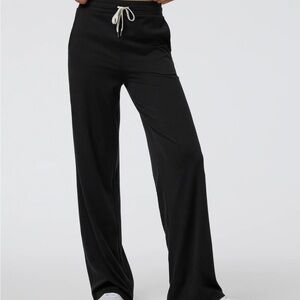 Vuori Halo Essential Wideleg Pant